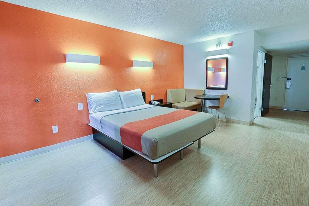 Motel 6-Addison, Tx - Dallas Room photo