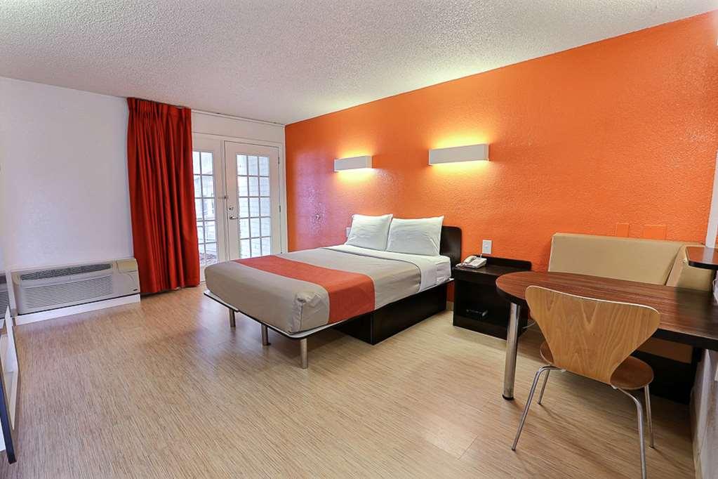 Motel 6-Addison, Tx - Dallas Room photo