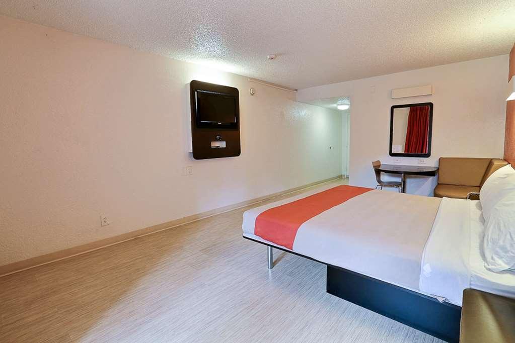 Motel 6-Addison, Tx - Dallas Room photo