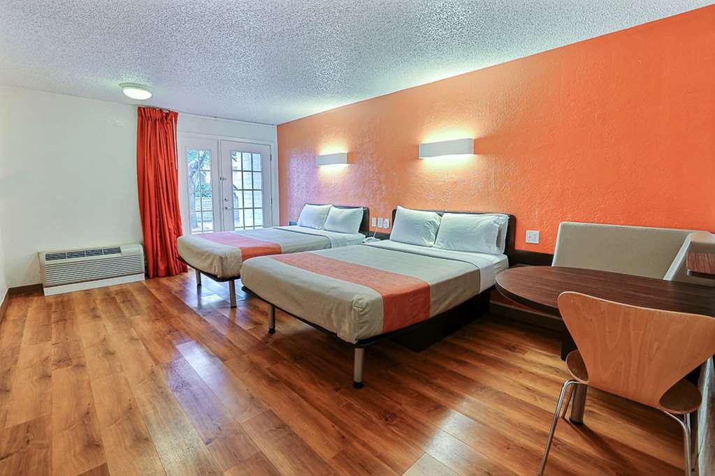 Motel 6-Addison, Tx - Dallas Room photo