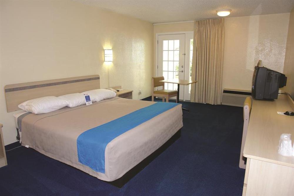 Motel 6-Addison, Tx - Dallas Room photo